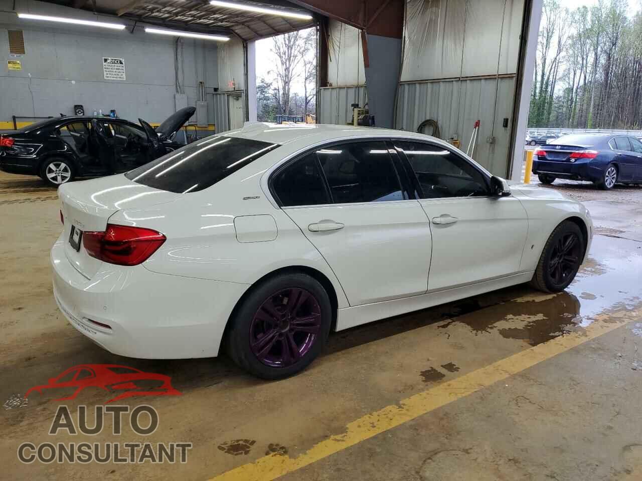 BMW 3 SERIES 2017 - WBA8E1C32HA030006