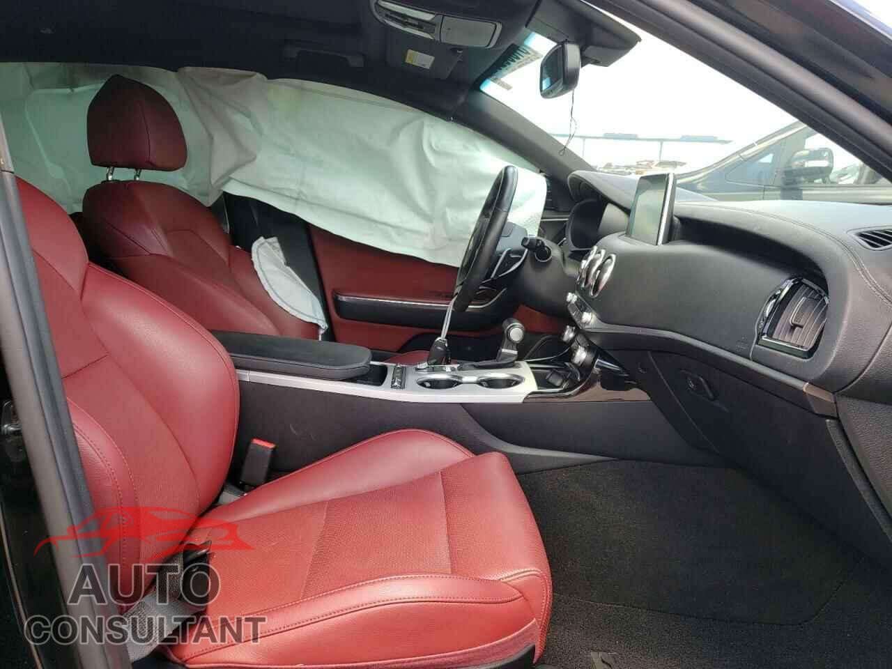 KIA STINGER 2021 - KNAE45LC2M6096193