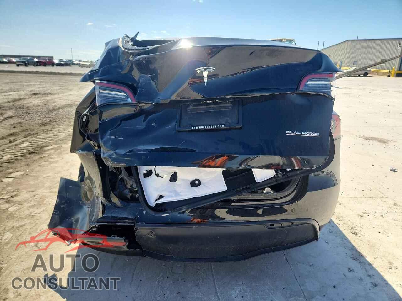 TESLA MODEL Y 2024 - 7SAYGDEF7RF037406