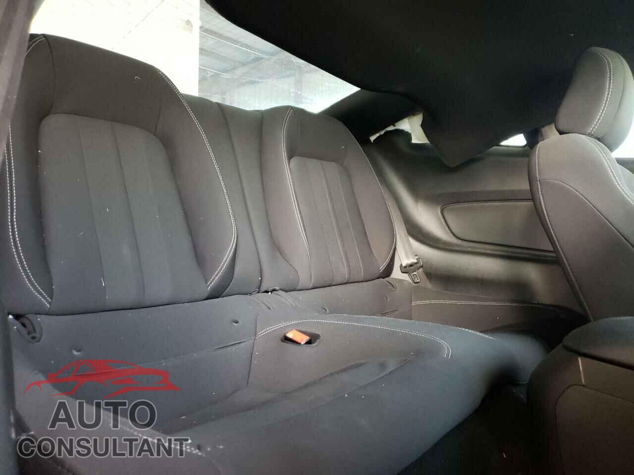 FORD MUSTANG 2019 - 1FA6P8TH2K5120223
