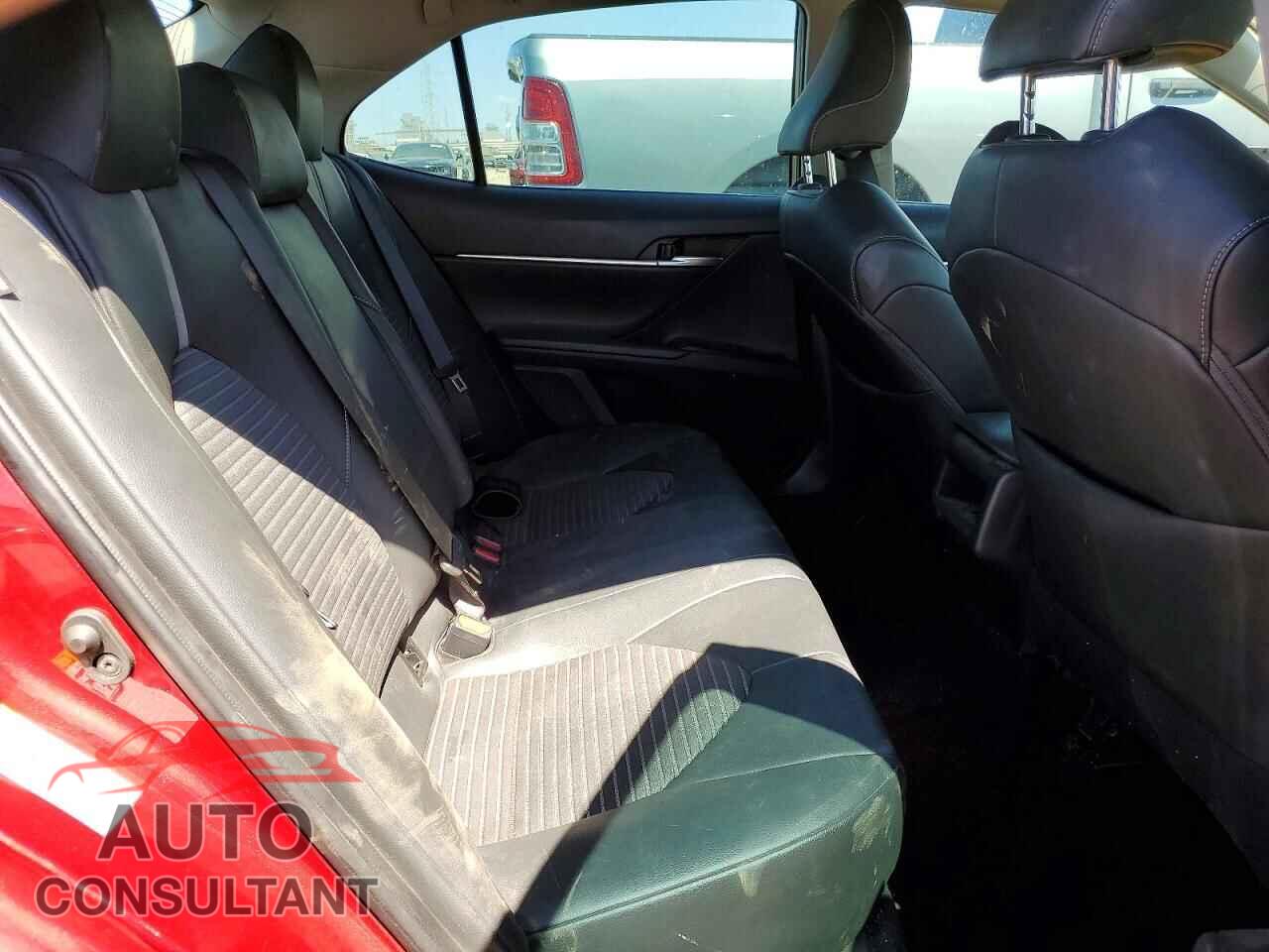 TOYOTA CAMRY 2018 - 4T1B11HK8JU661332