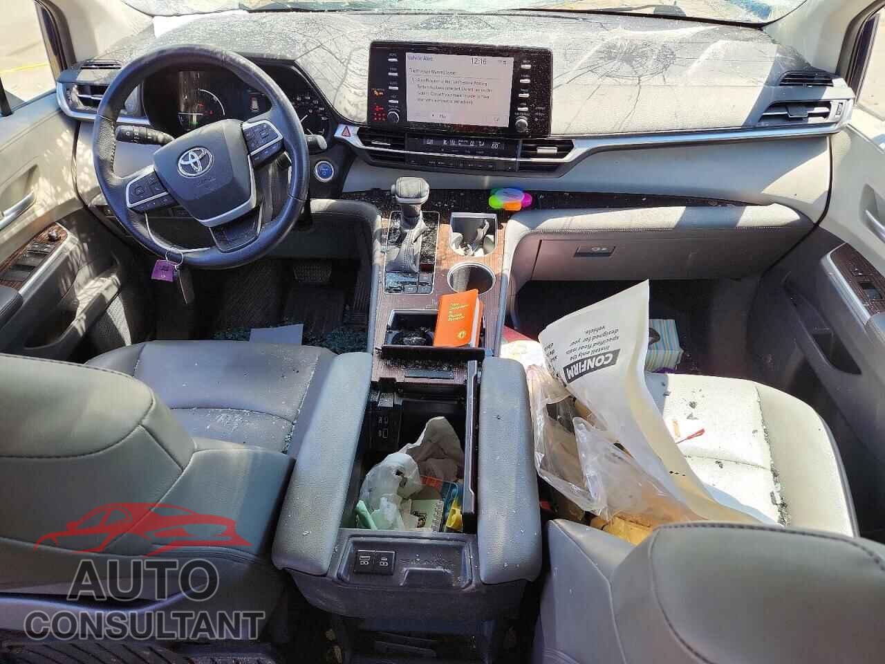 TOYOTA SIENNA 2021 - 5TDYRKEC9MS034075