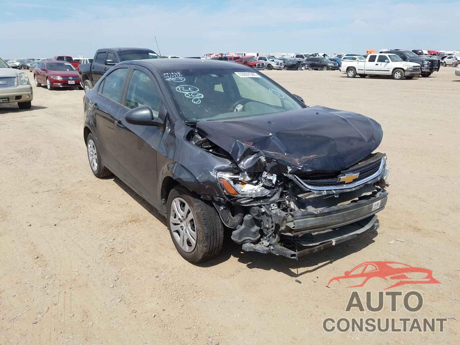 CHEVROLET SONIC 2018 - 1G1JB5SH8J4129847