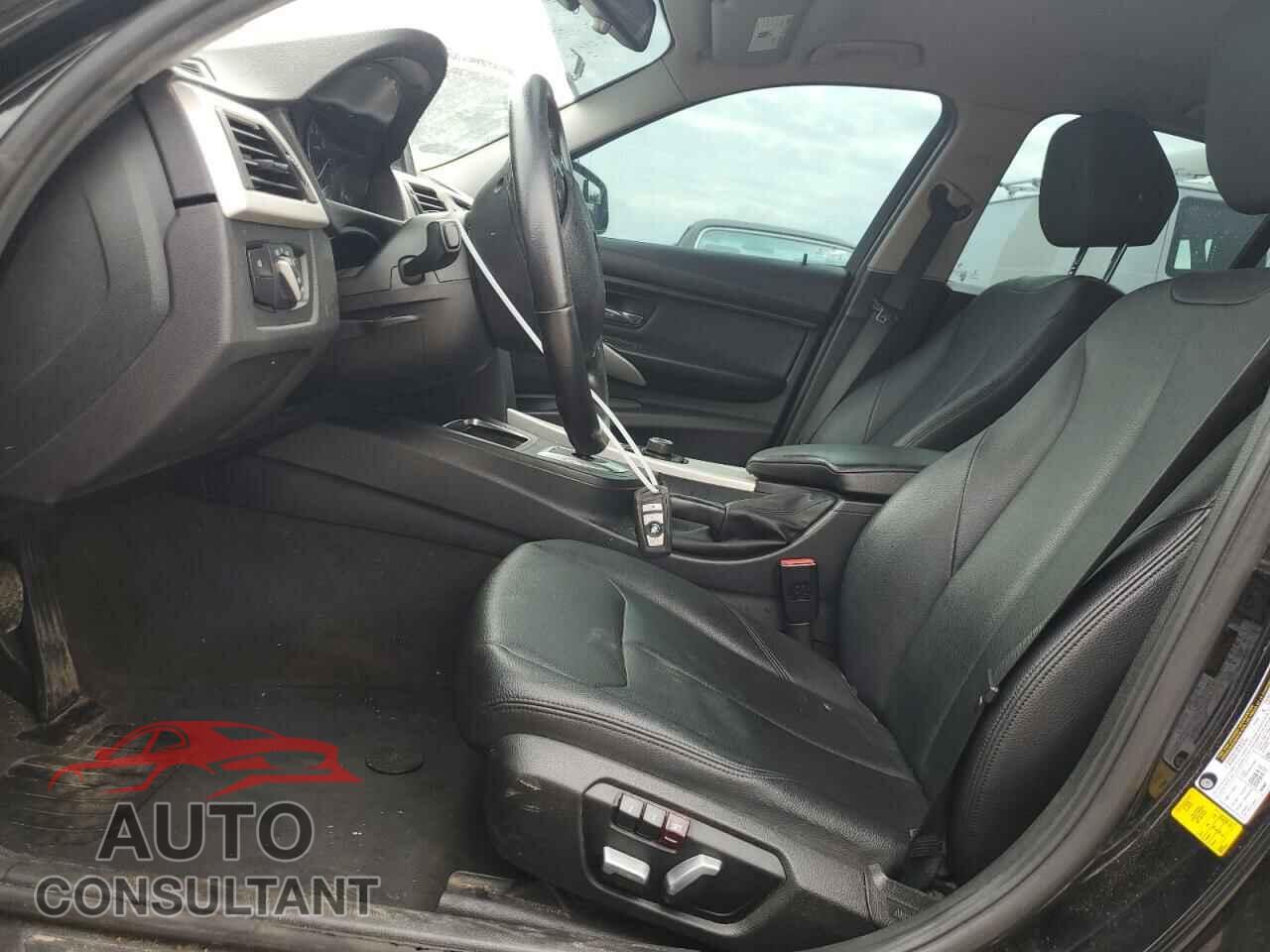 BMW 3 SERIES 2016 - WBA8E1G5XGNT36471