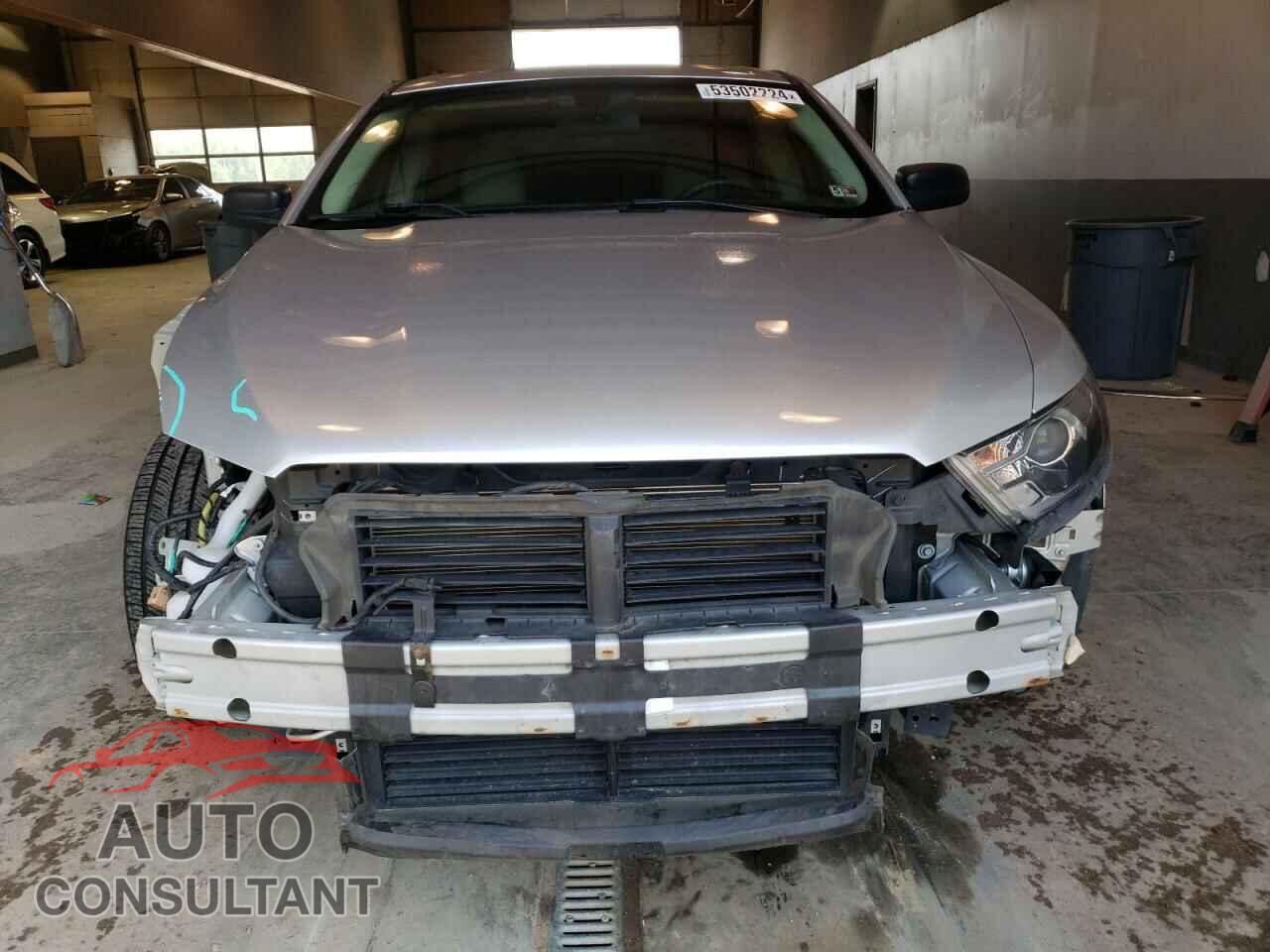 FORD TAURUS 2018 - 1FAHP2D8XJG125807