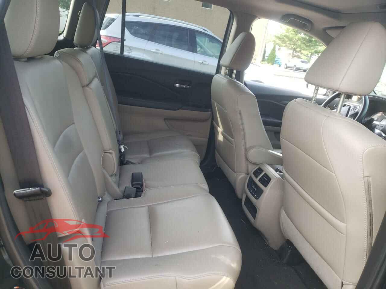 HONDA PILOT 2017 - 5FNYF6H5XHB015302