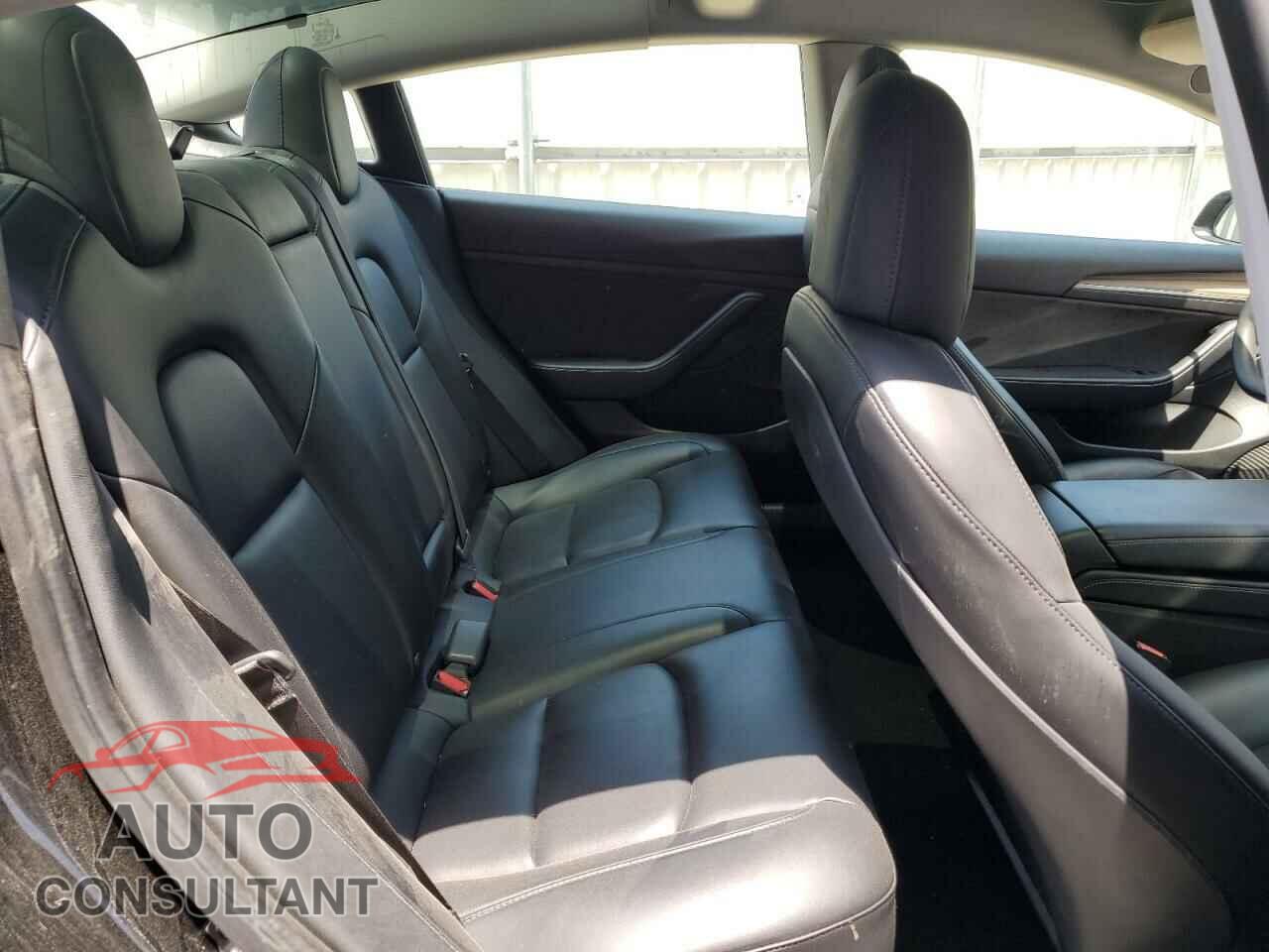 TESLA MODEL 3 2022 - 5YJ3E1EA8NF289207