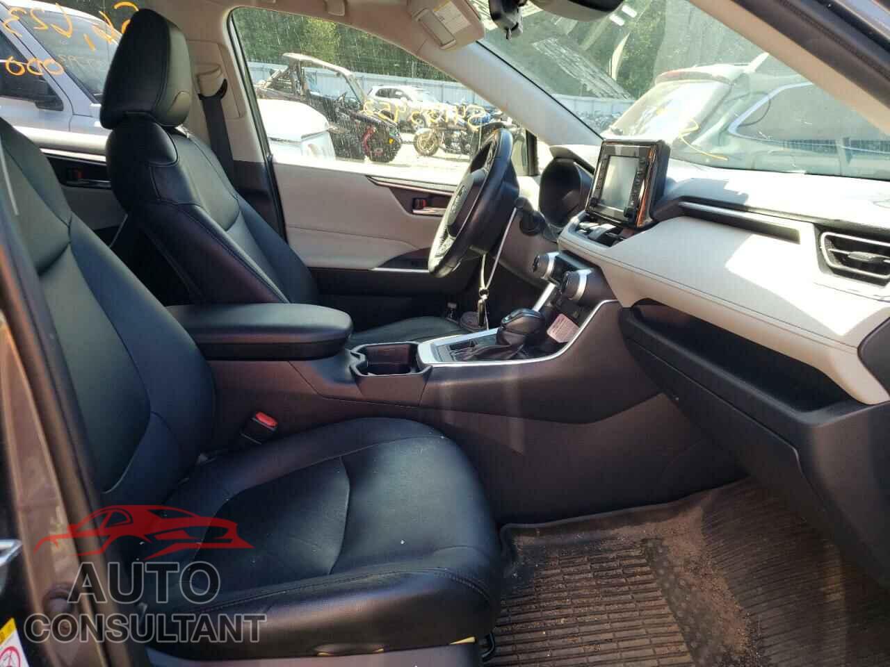 TOYOTA RAV4 2019 - JTMP1RFV9KD020133