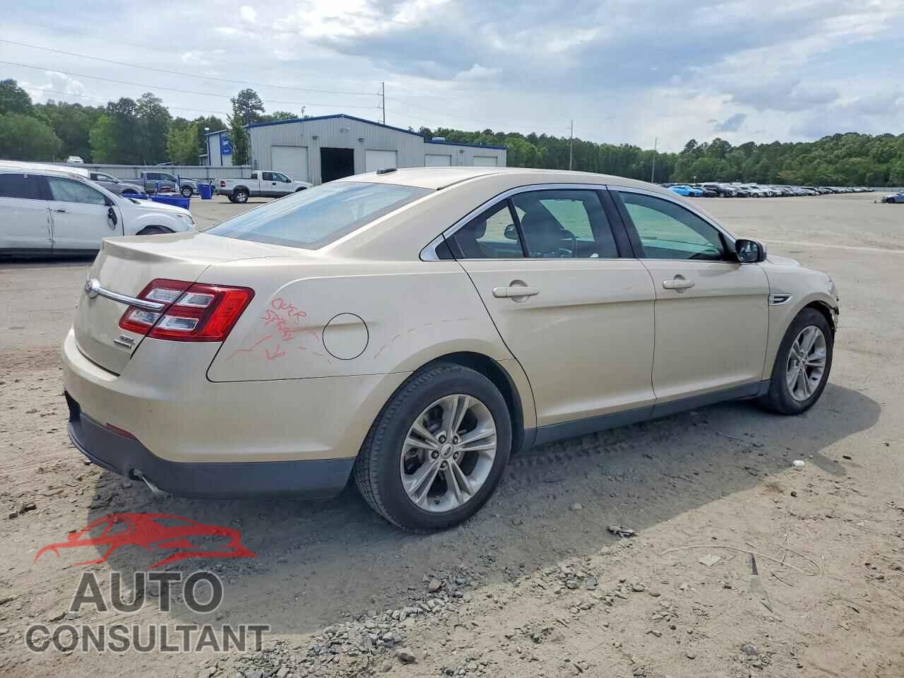 FORD TAURUS 2018 - 1FAHP2E85JG116673