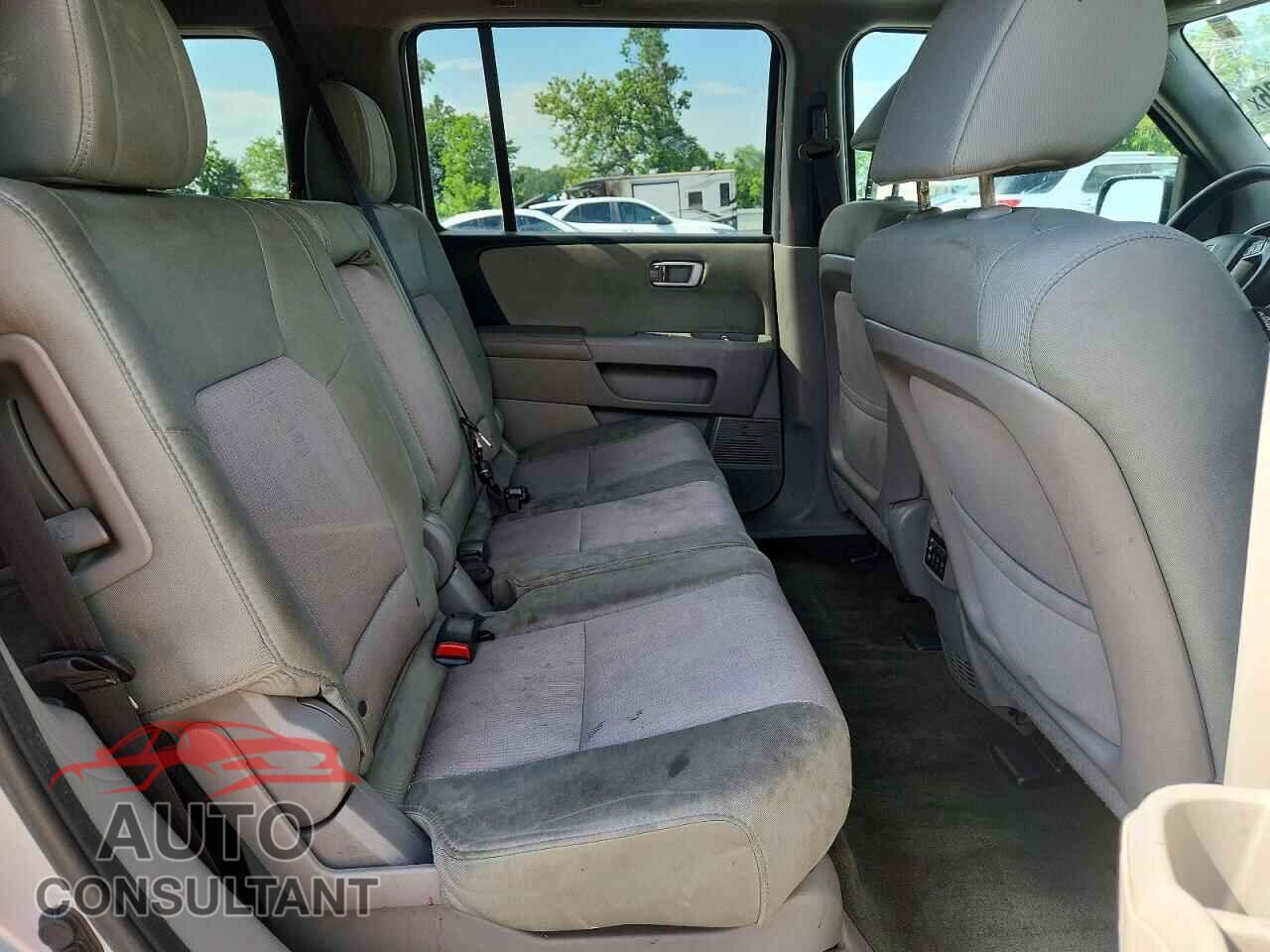 HONDA PILOT 2015 - 5FNYF4H33FB067578