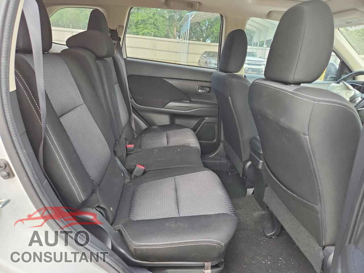 MITSUBISHI OUTLANDER 2018 - JA4AD3A35JZ033456