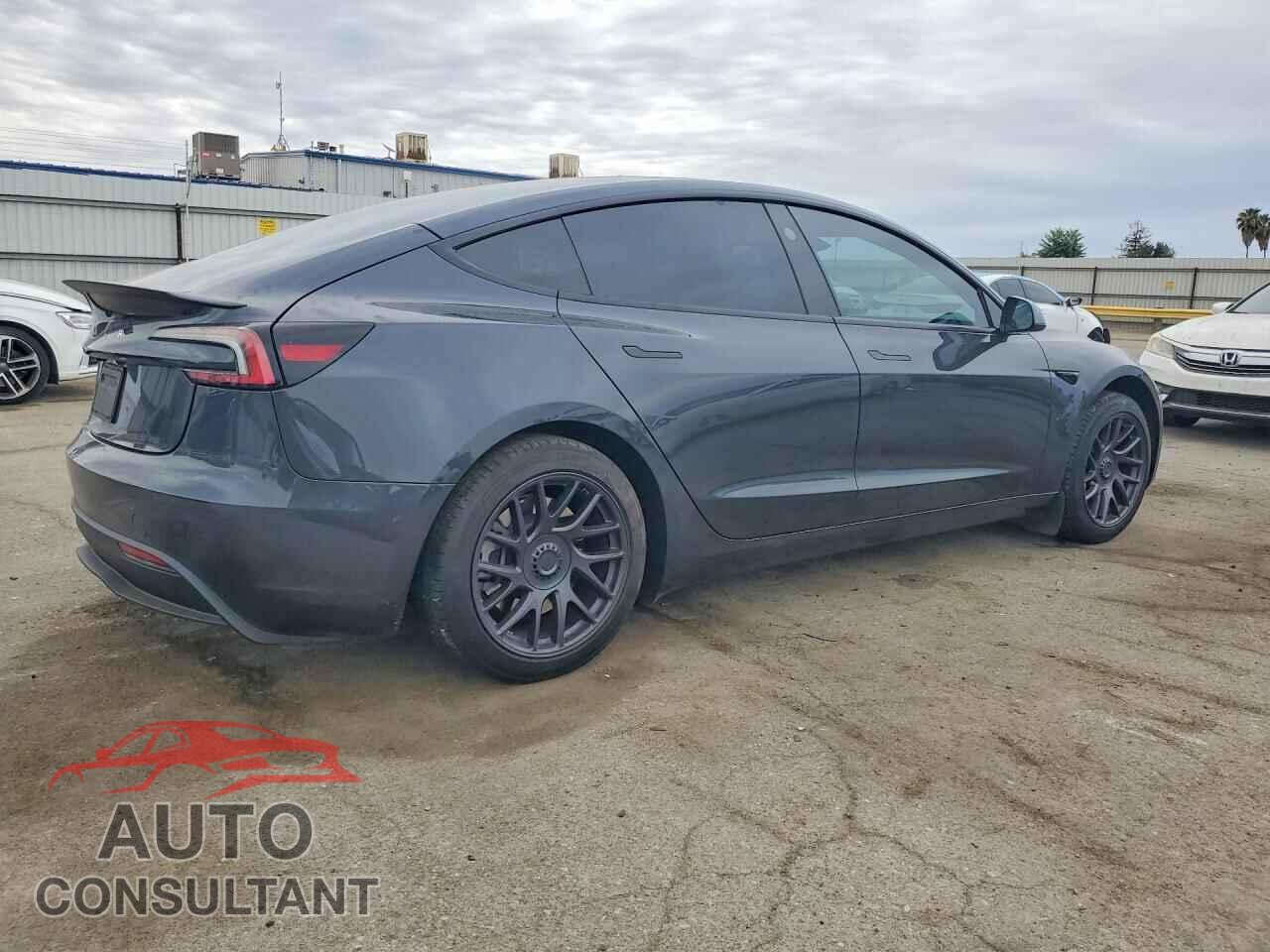 TESLA MODEL 3 2024 - 5YJ3E1EA5RF725601