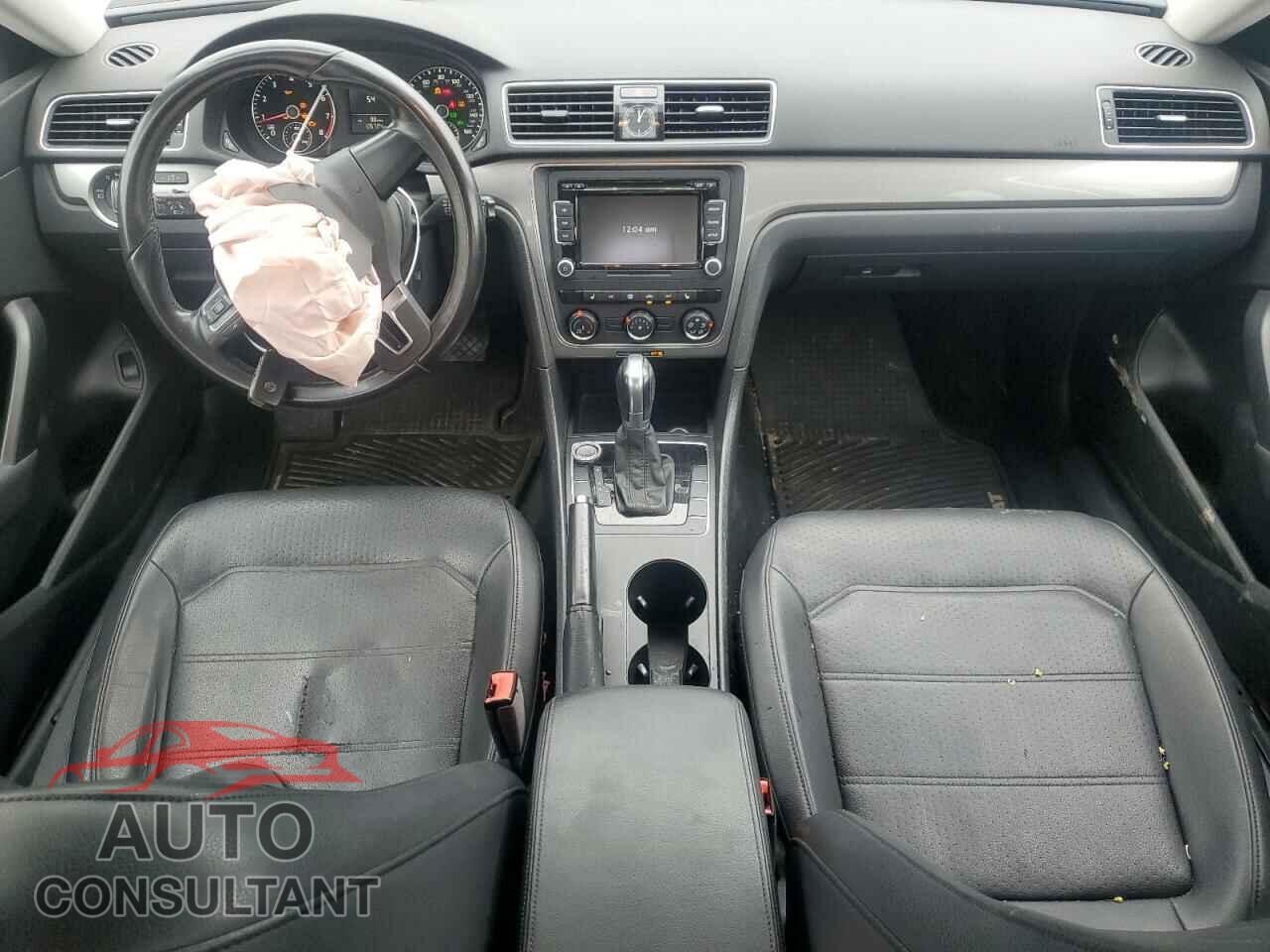 VOLKSWAGEN PASSAT 2015 - 1VWAT7A30FC117692