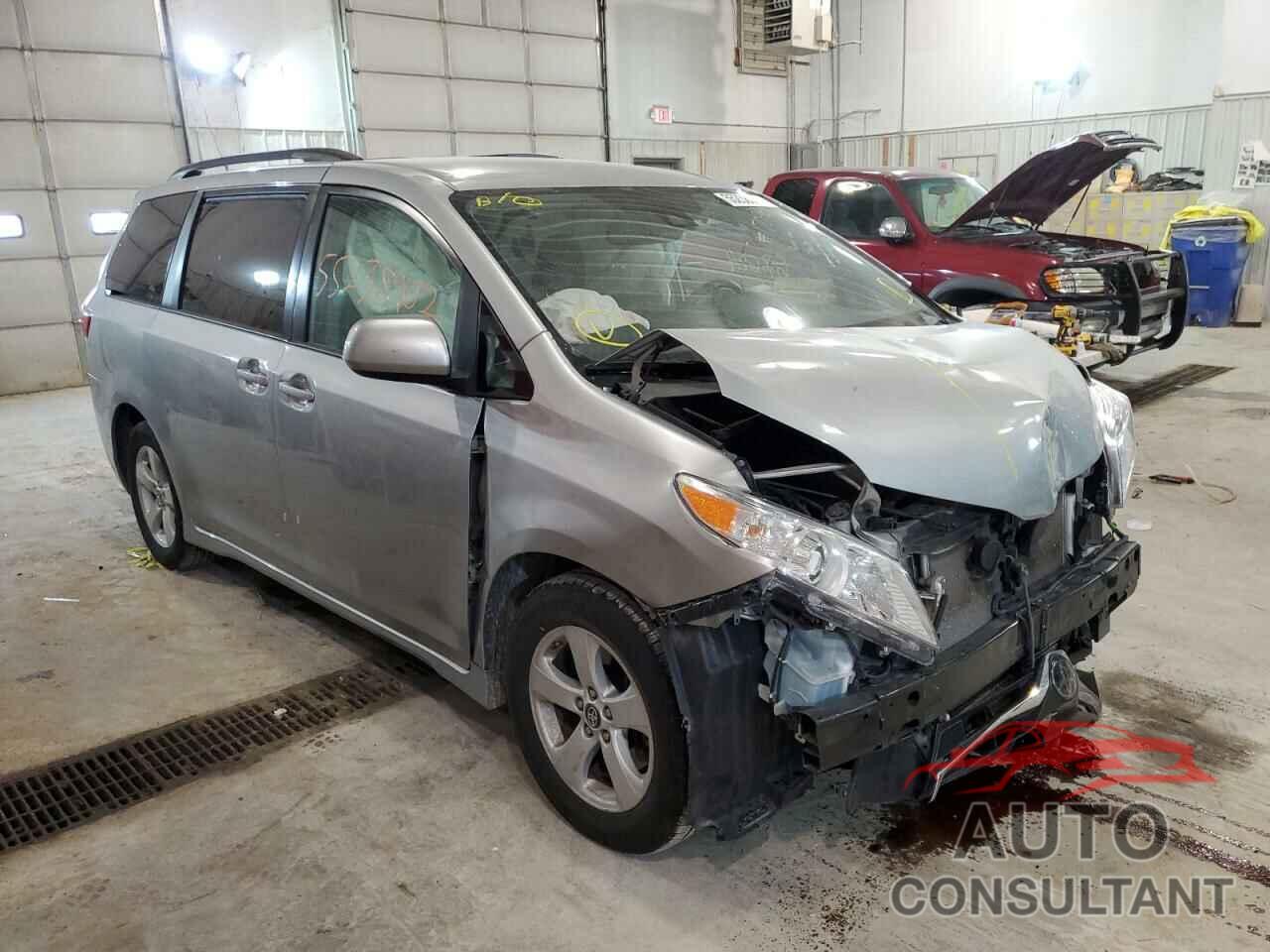 TOYOTA SIENNA 2019 - 5TDKZ3DC4KS015752