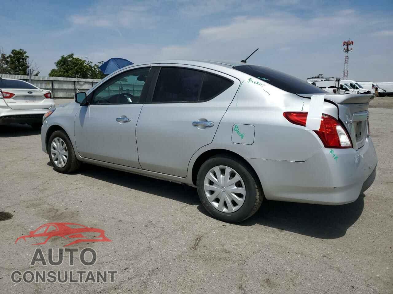 NISSAN VERSA 2018 - 3N1CN7AP1JK442043
