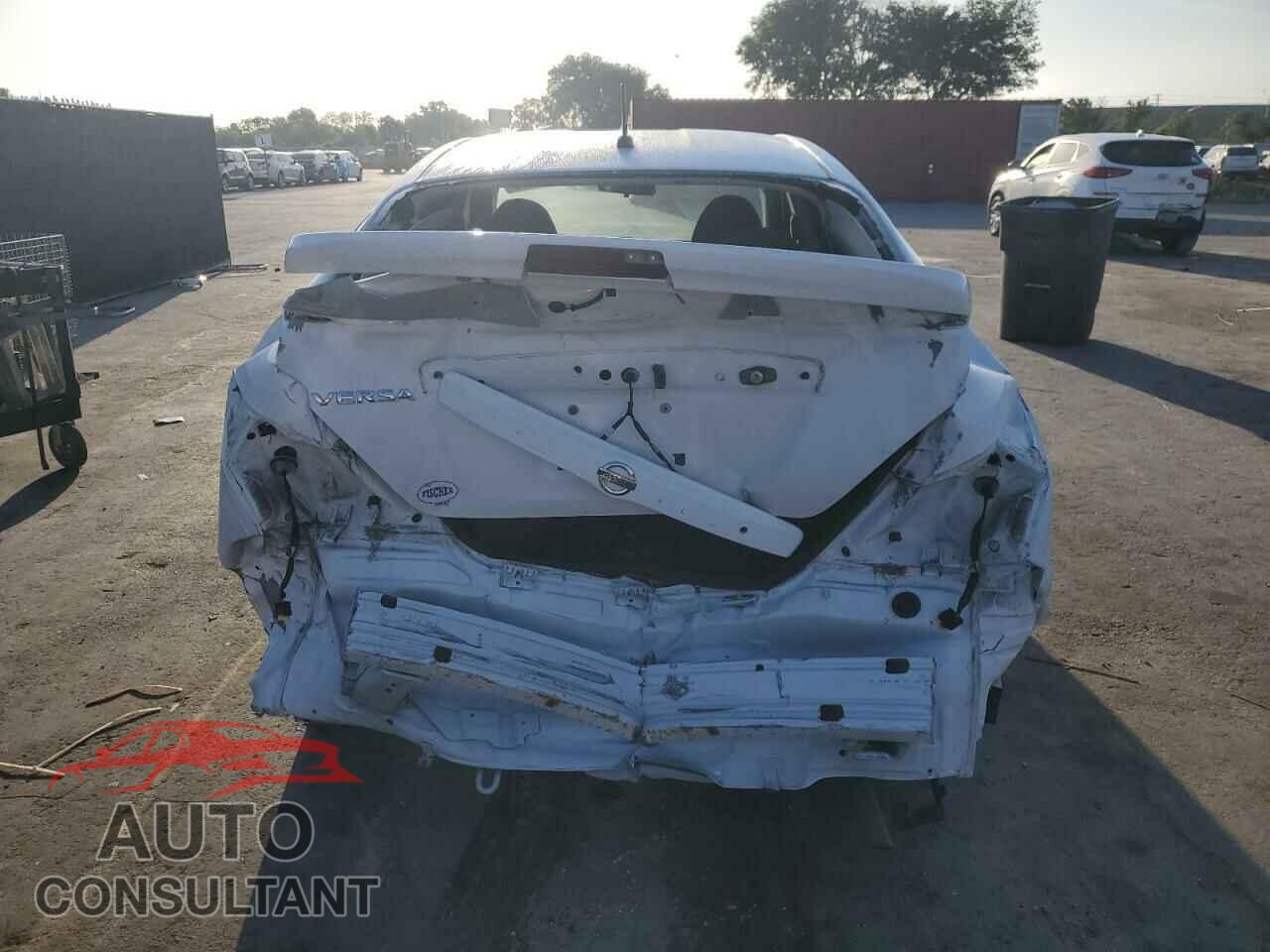 NISSAN VERSA 2018 - 3N1CN7AP8JL852042