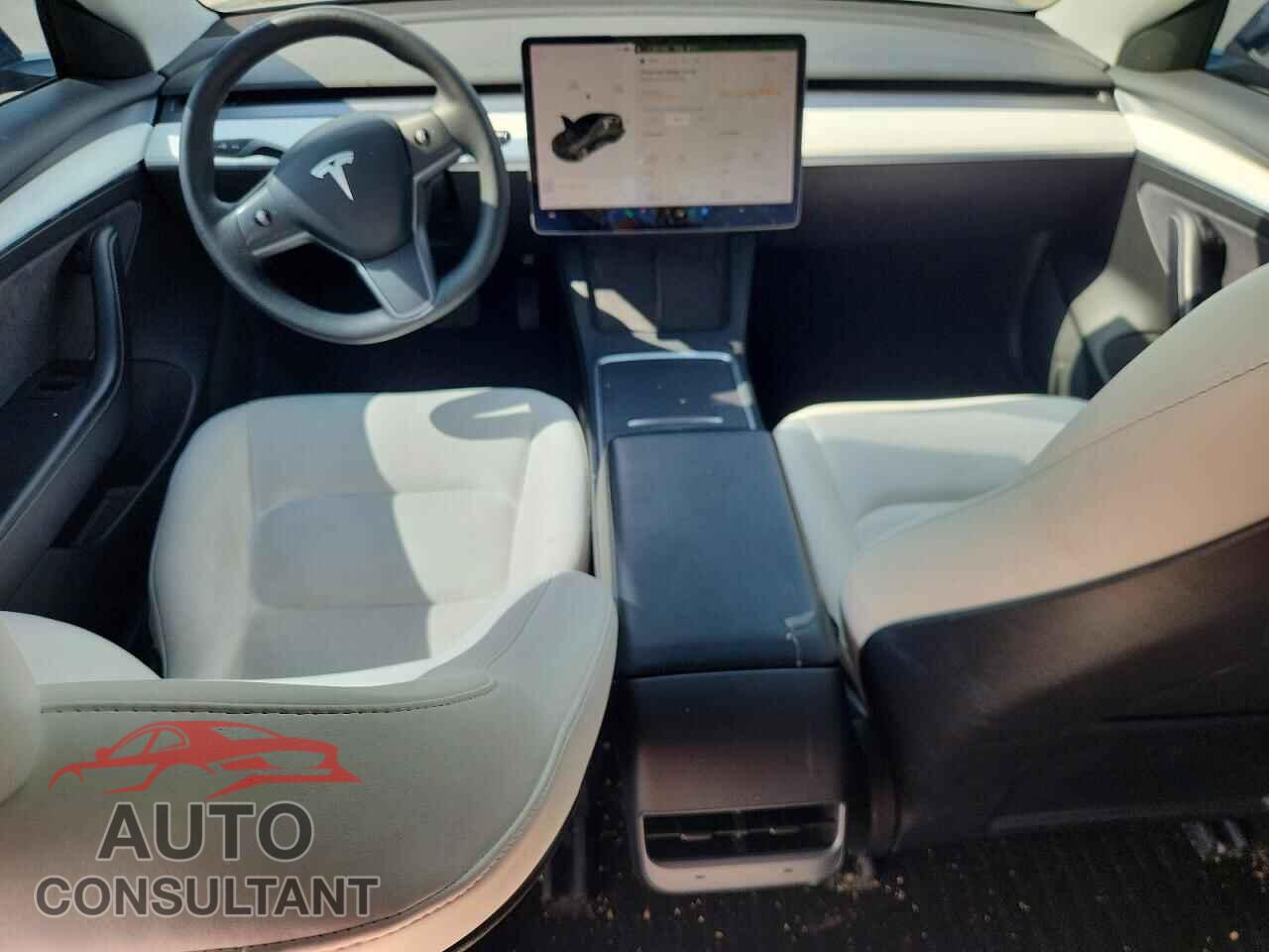 TESLA MODEL 3 2021 - 5YJ3E1EA2MF084545