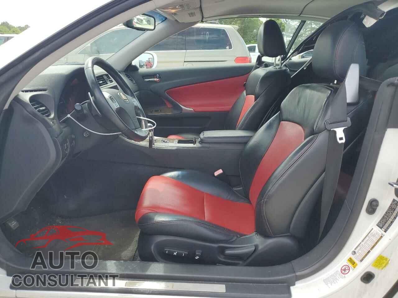 LEXUS IS 2011 - JTHFE2C23B2506481
