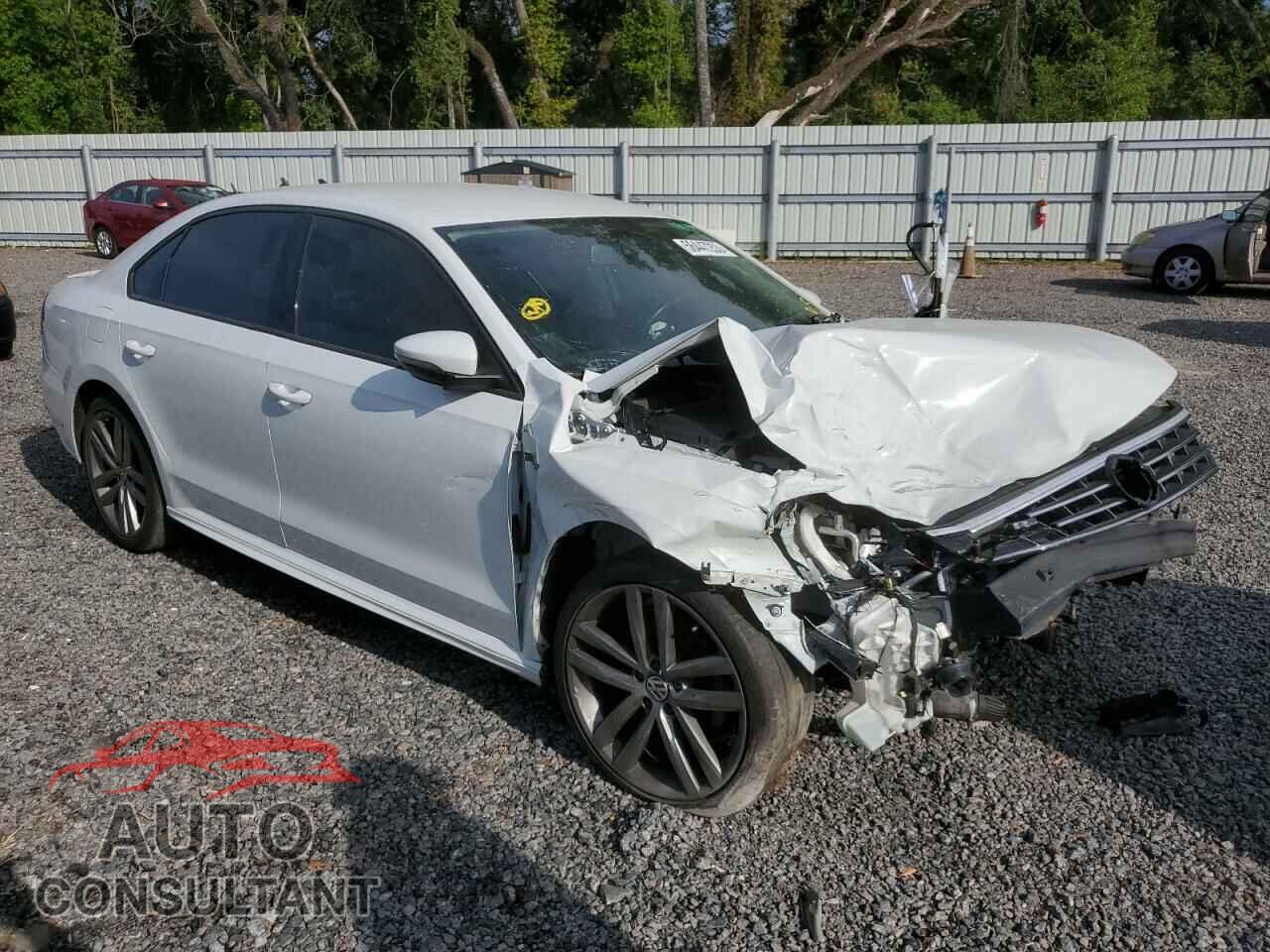 VOLKSWAGEN PASSAT 2018 - 1VWAA7A33JC043683