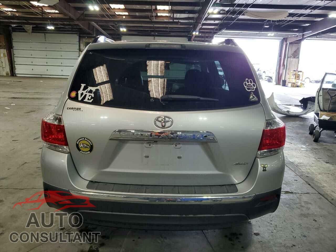 TOYOTA HIGHLANDER 2013 - 5TDBK3EH8DS191236
