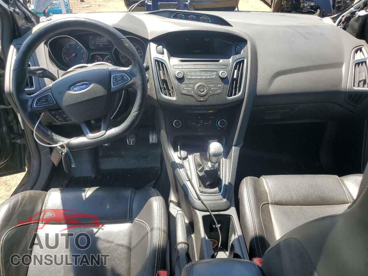 FORD FOCUS 2015 - 1FADP3L95FL370950