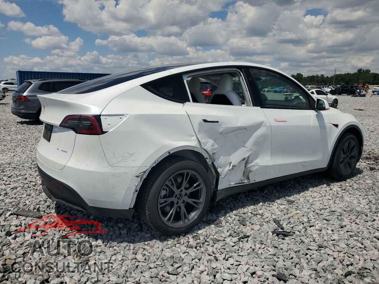 TESLA MODEL Y 2025 - 7SAYGDEE9SA356817