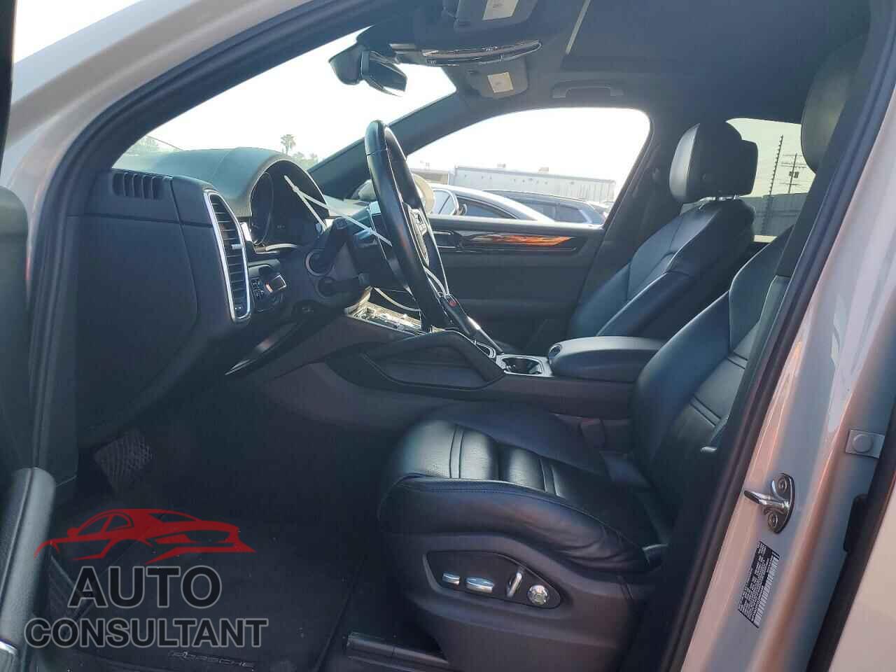 PORSCHE CAYENNE 2020 - WP1AA2AY2LDA04645