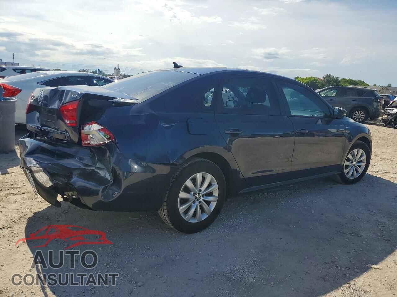 VOLKSWAGEN PASSAT 2015 - 1VWAT7A30FC045425