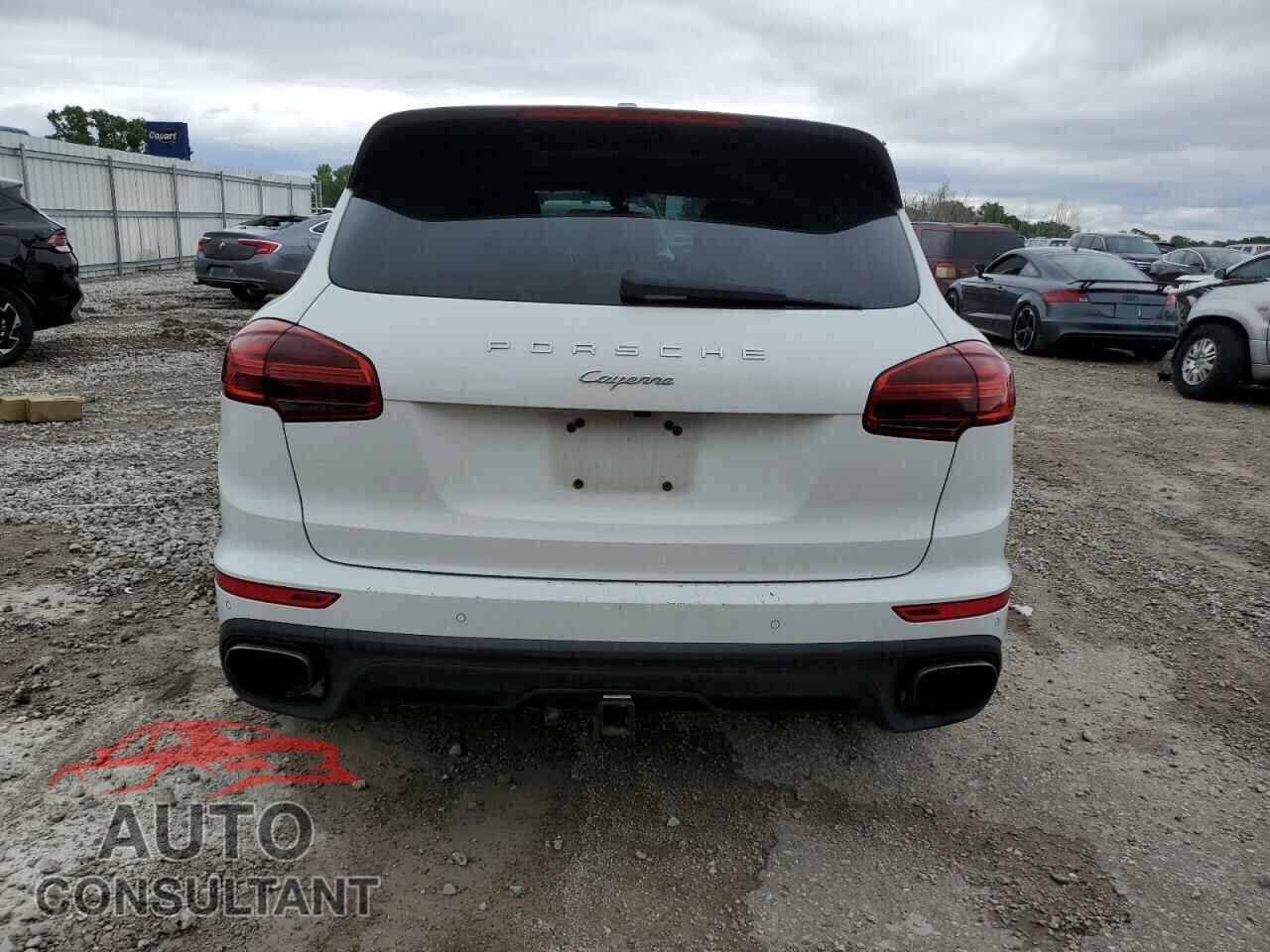 PORSCHE CAYENNE 2016 - WP1AA2A27GKA12074