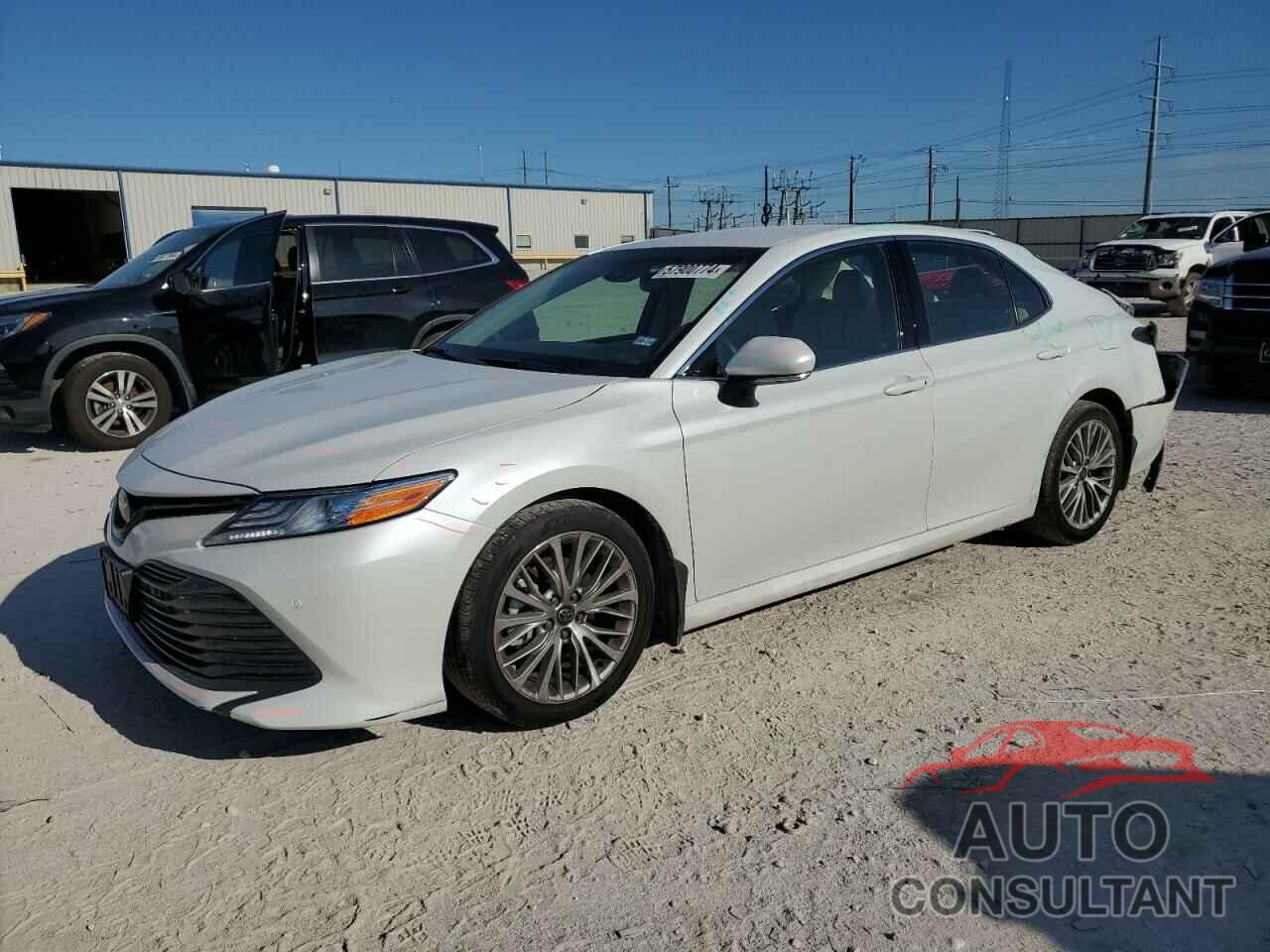 TOYOTA CAMRY 2018 - 4T1B11HK6JU010653