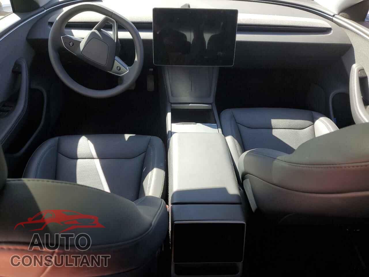 TESLA MODEL 3 2024 - 5YJ3E1EA3RF829102