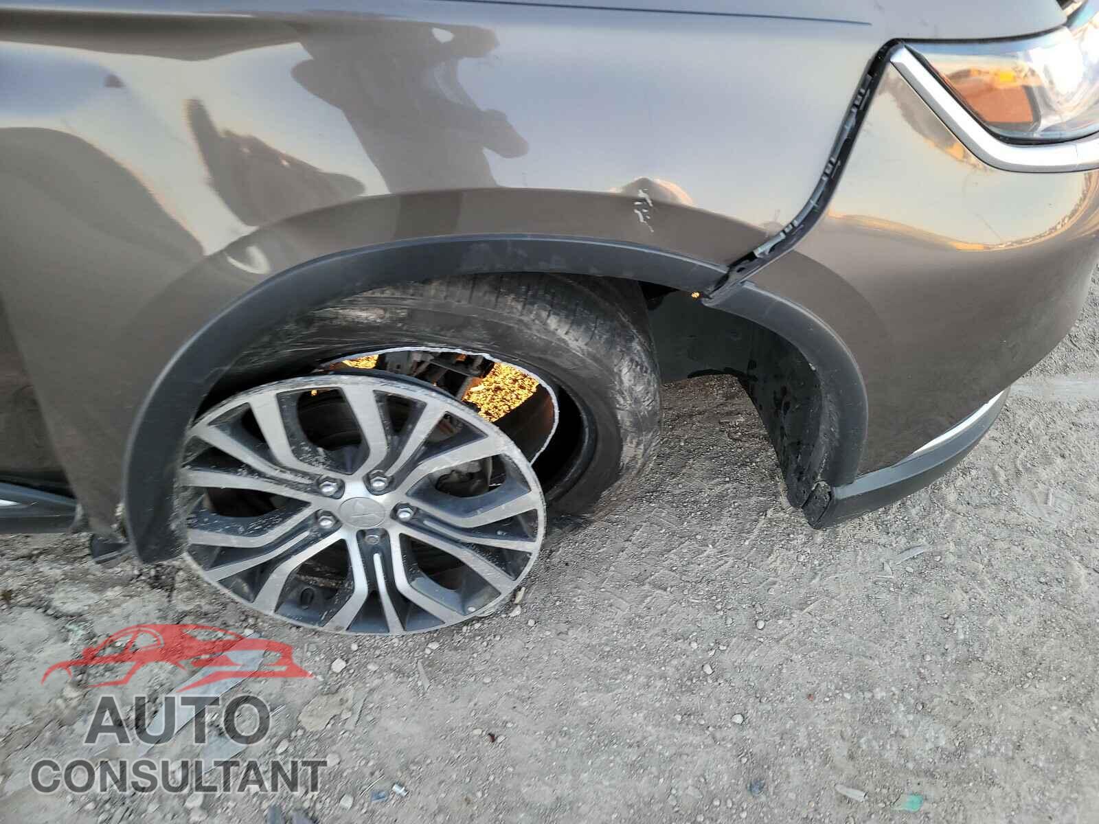 MITSUBISHI OUTLANDER 2018 - JA4AD2A35JZ005991