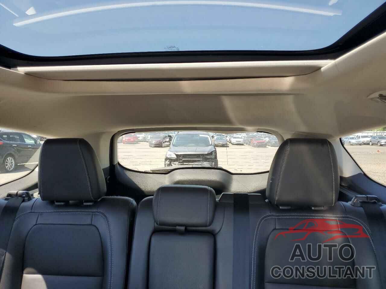 FORD ESCAPE 2017 - 1FMCU9J95HUD29392