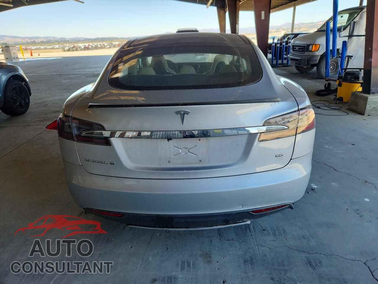 TESLA MODEL S 2013 - 5YJSA1CN8DFP13772