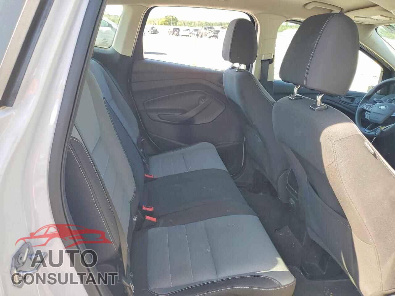 FORD ESCAPE 2017 - 1FMCU0F71HUC97379