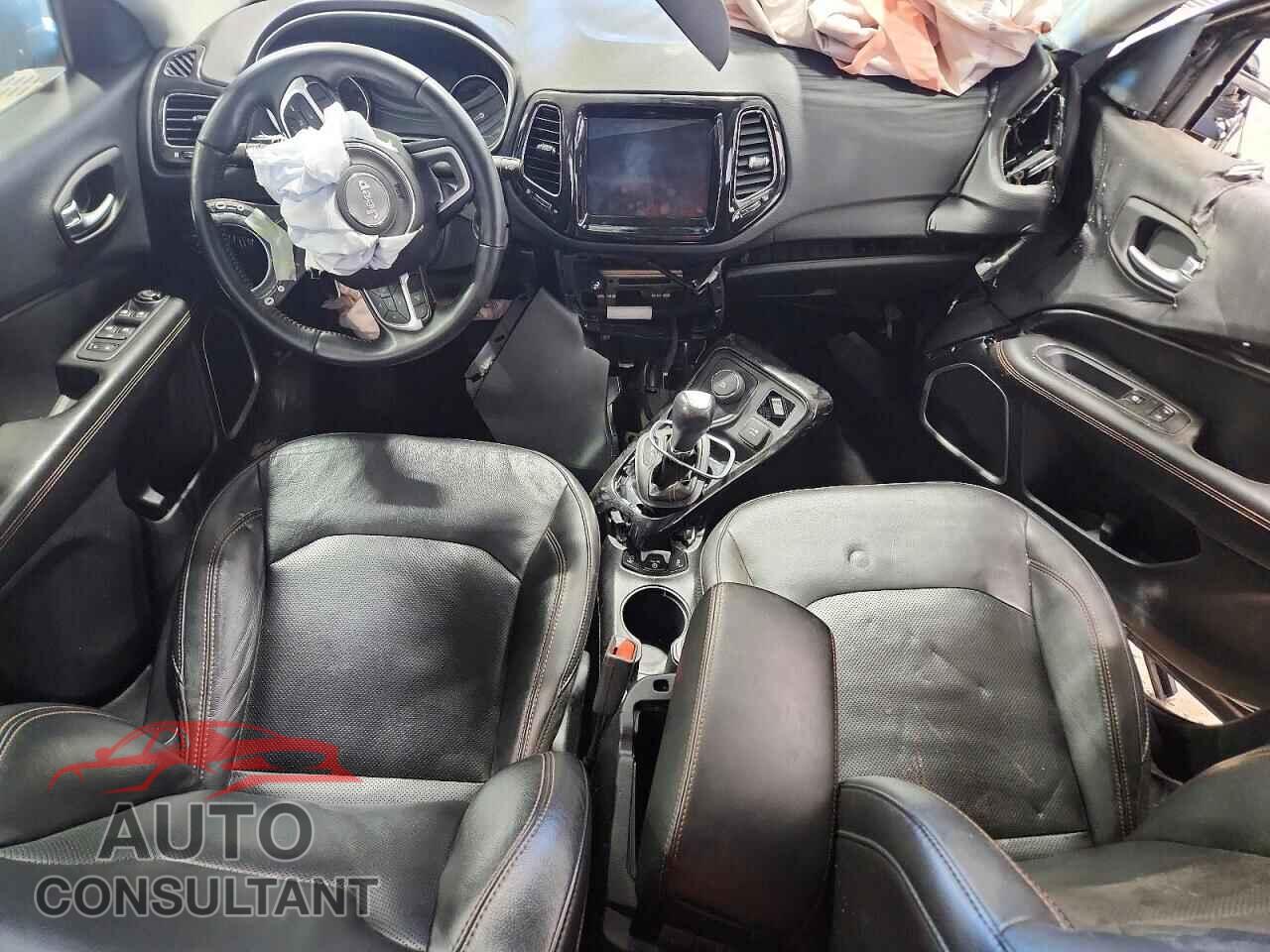 JEEP COMPASS 2018 - 3C4NJDCB7JT199429