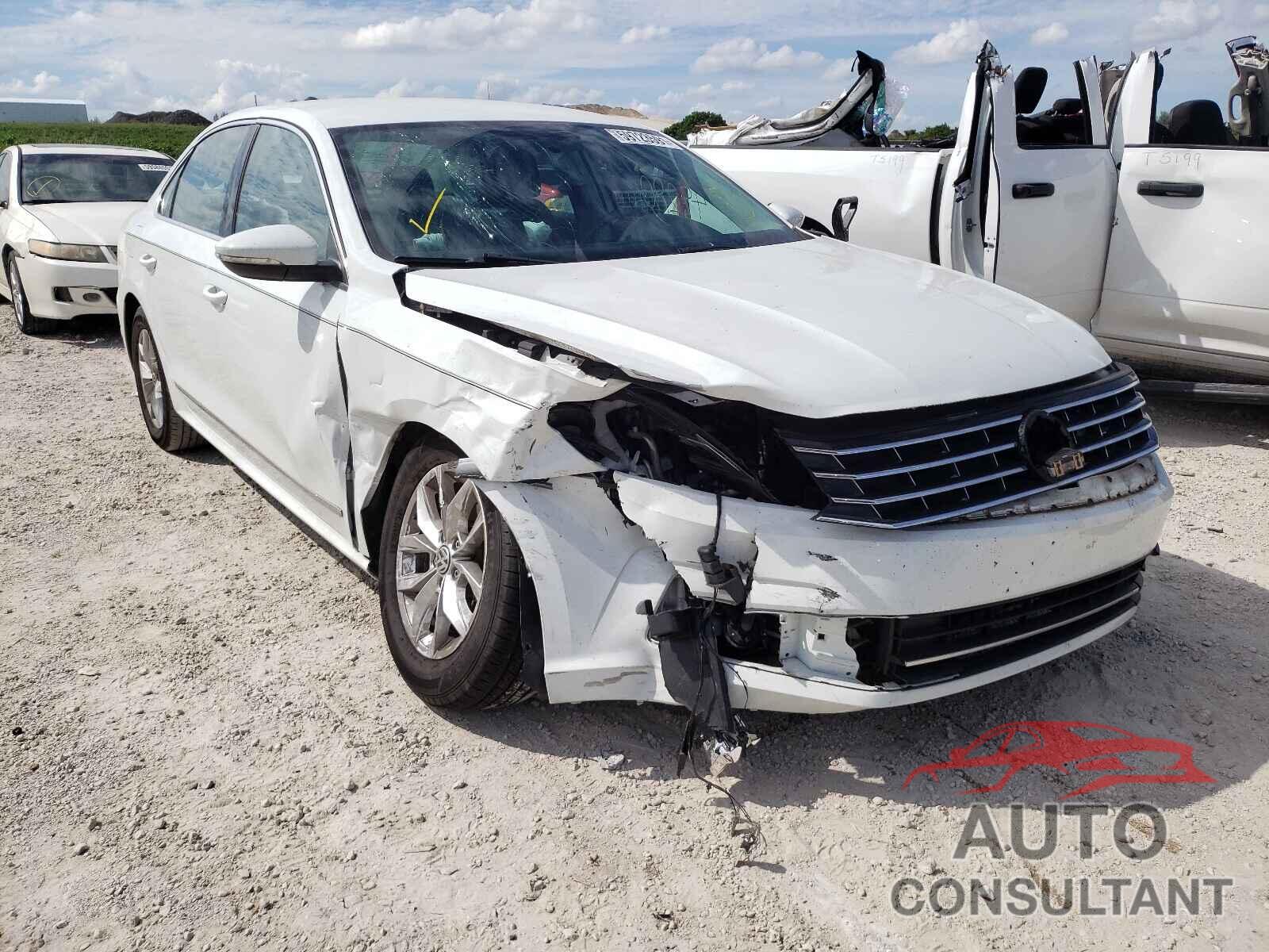 VOLKSWAGEN PASSAT 2017 - 1VWAT7A36HC072261