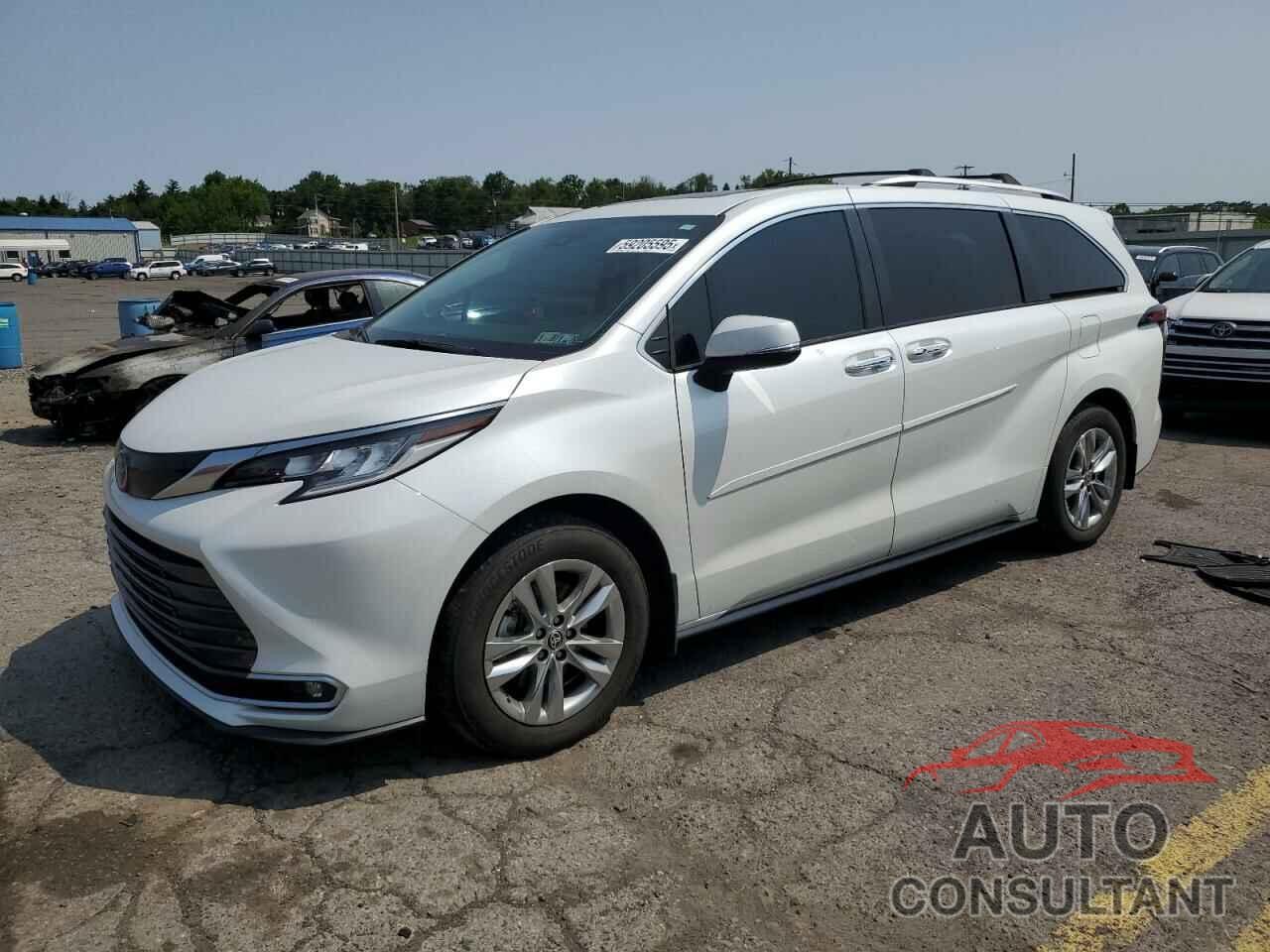 TOYOTA SIENNA 2023 - 5TDZSKFC9PS080842