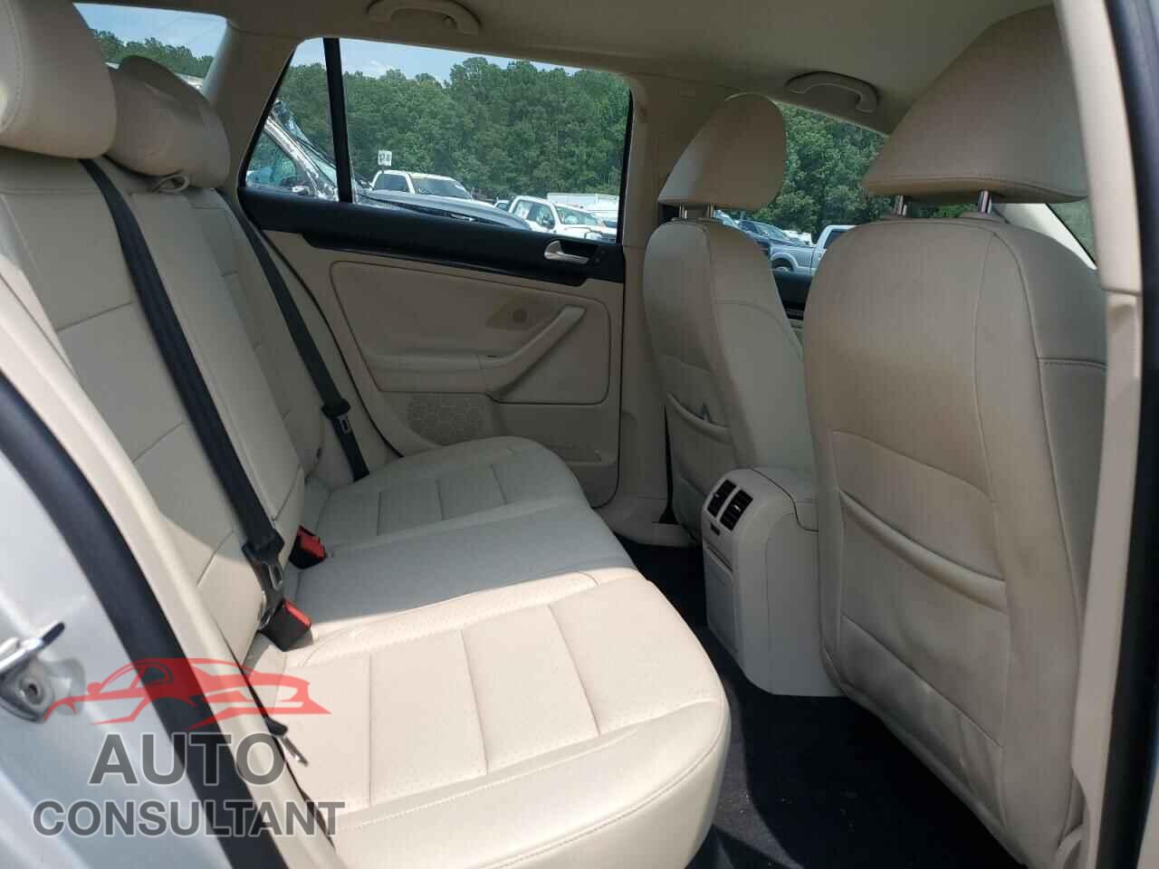 VOLKSWAGEN JETTA 2011 - 3VWPL7AJ4BM603469