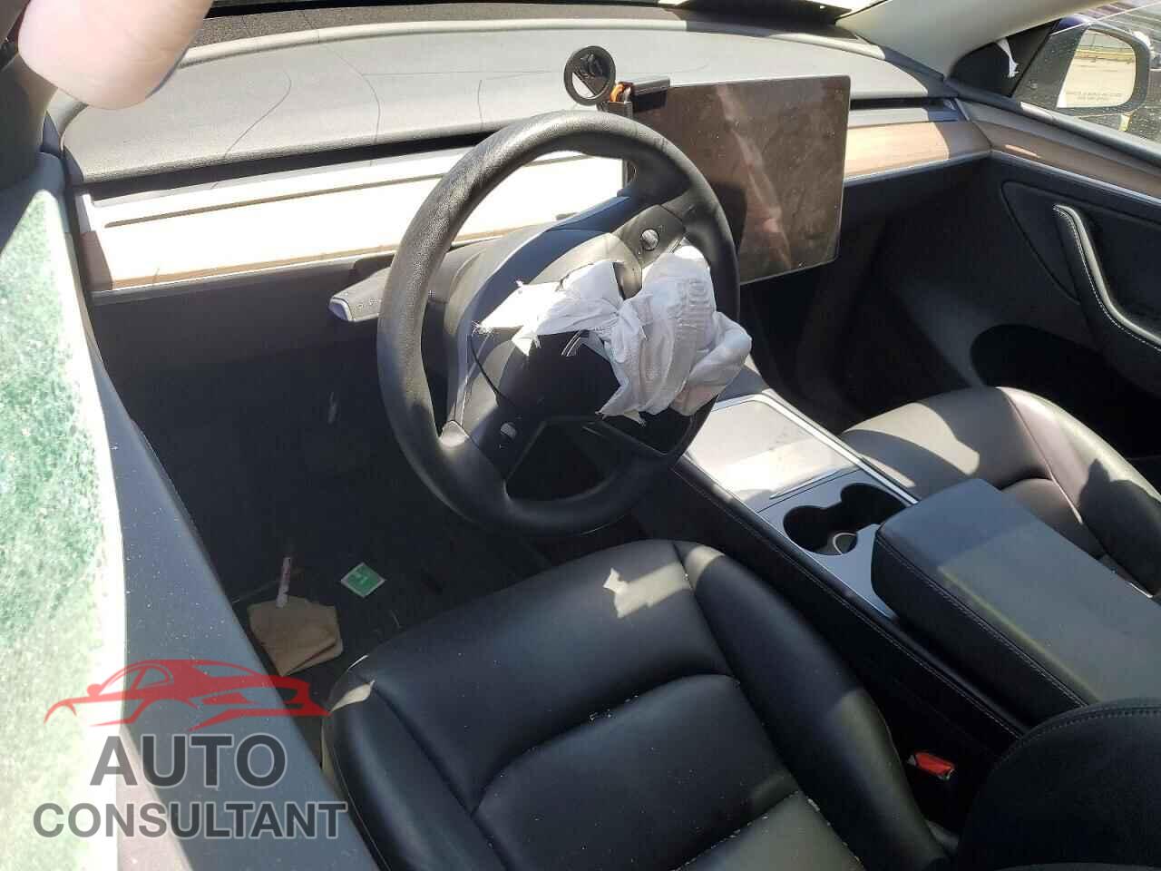TESLA MODEL Y 2025 - 7SAYGDED7SF240686