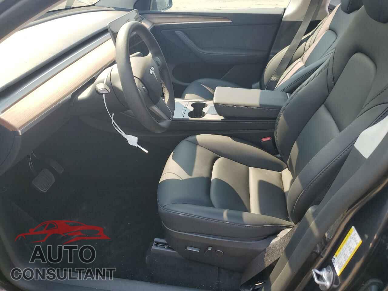 TESLA MODEL Y 2024 - 7SAYGDEE2RF007771