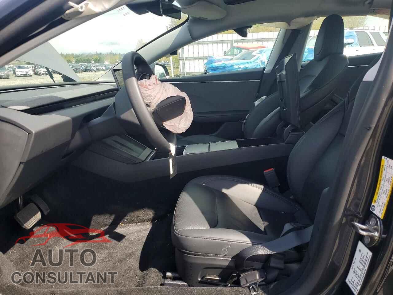 TESLA MODEL 3 2024 - 5YJ3E1EA6RF831796