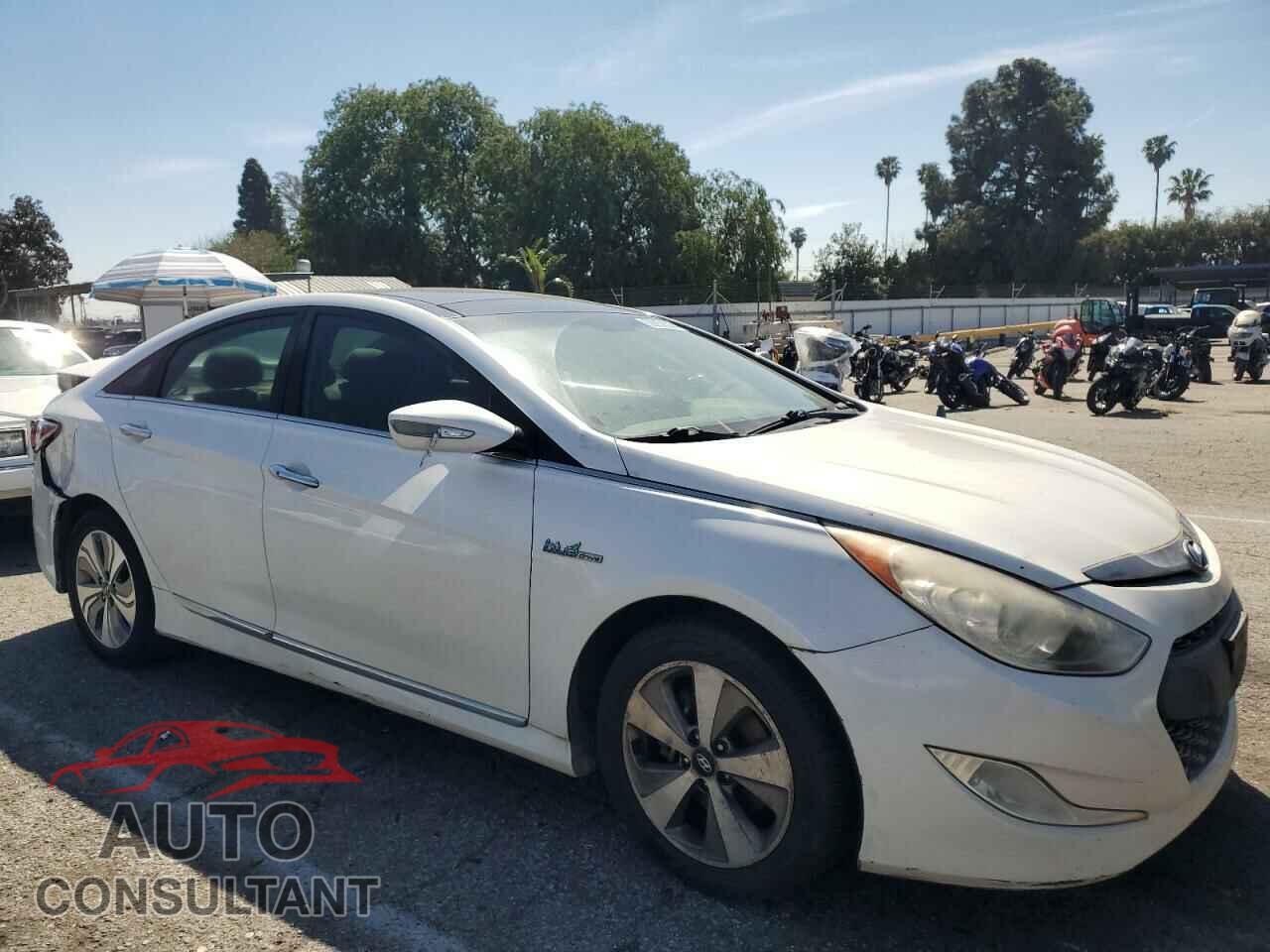 HYUNDAI SONATA 2012 - KMHEC4A47CA031021