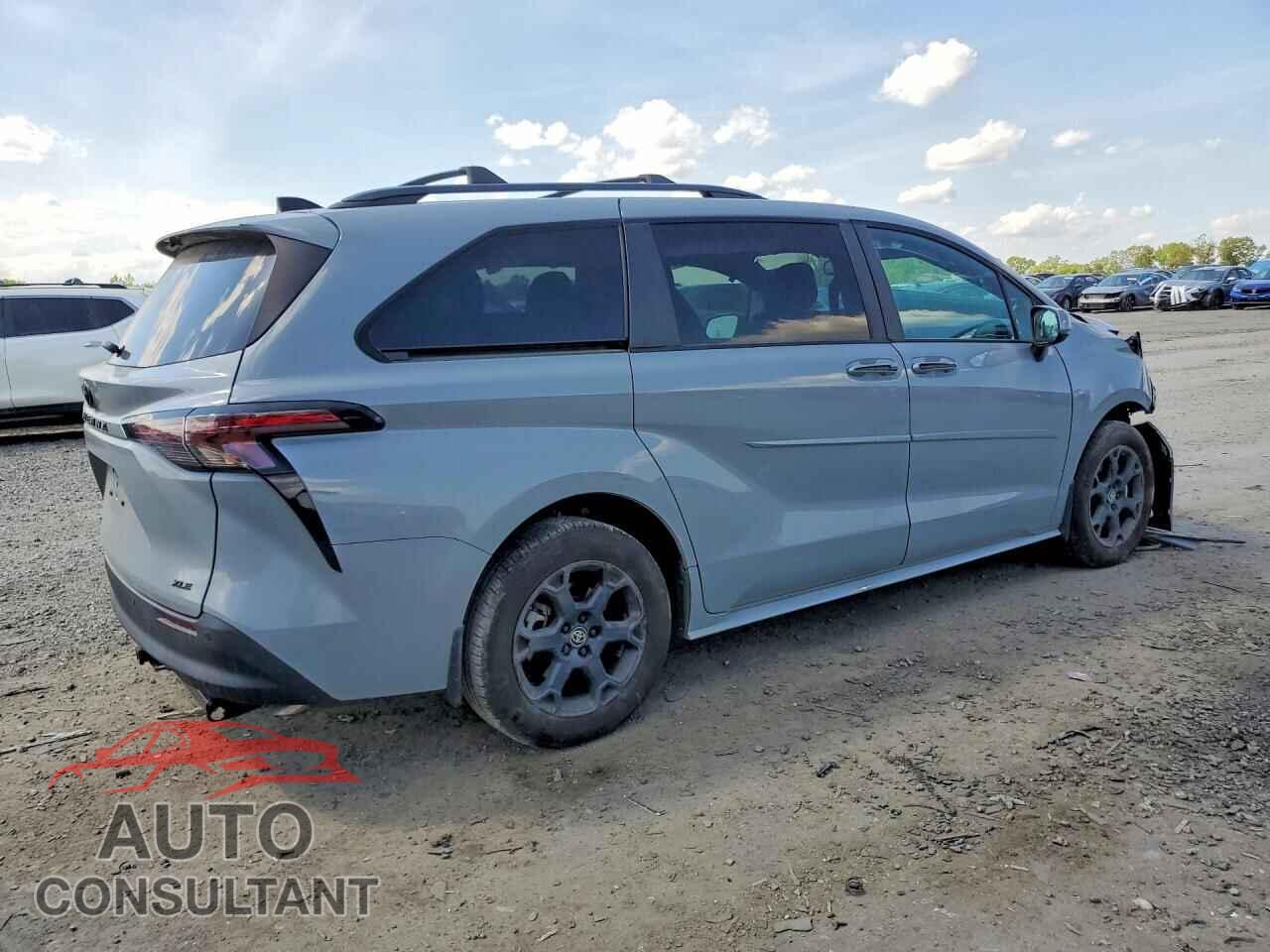 TOYOTA SIENNA 2025 - 5TDCSKFC4SS166879
