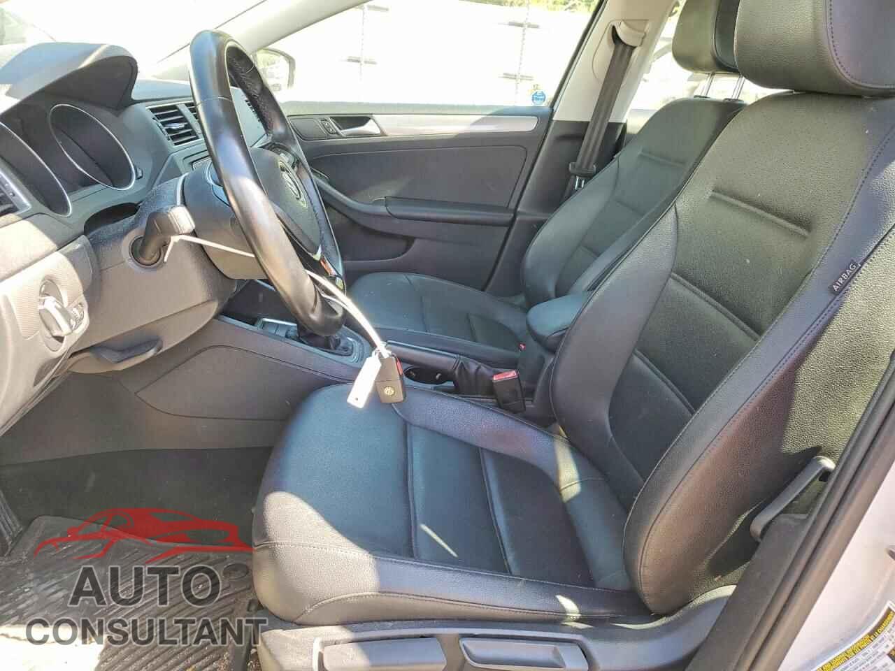 VOLKSWAGEN JETTA 2017 - 3VWDB7AJ9HM237748