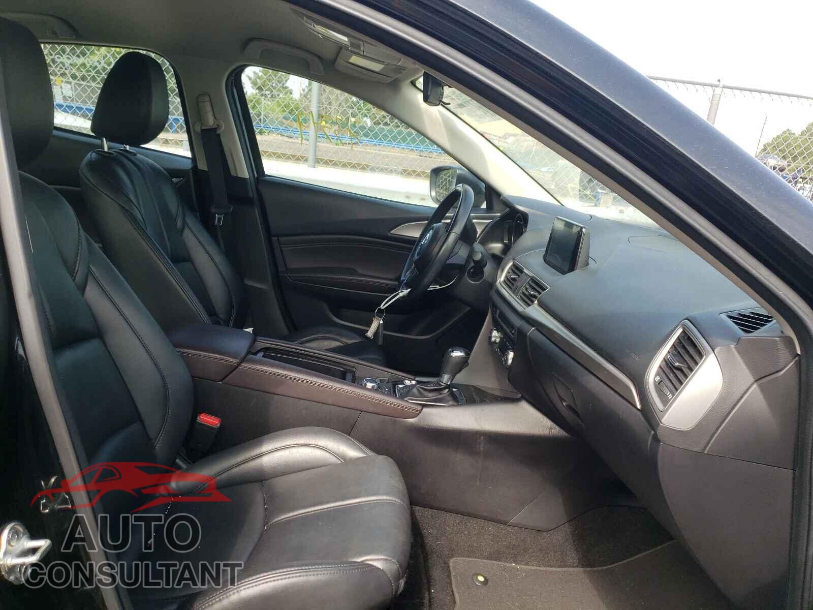 MAZDA 3 2018 - 3MZBN1V31JM202960