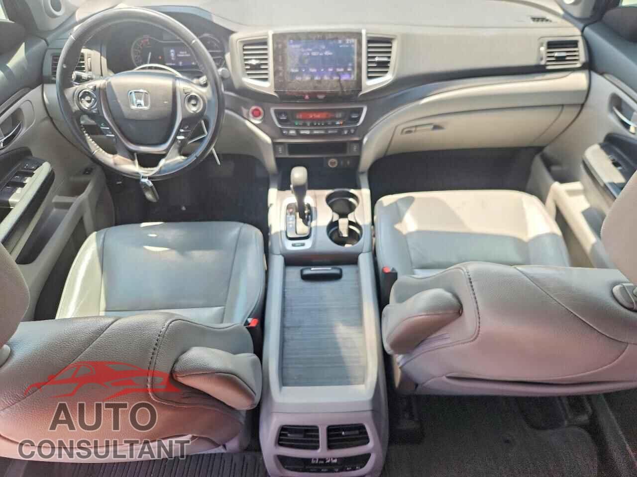 HONDA PILOT 2017 - 5FNYF5H54HB047432