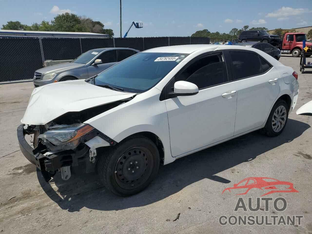 TOYOTA COROLLA 2018 - 5YFBURHE8JP812395
