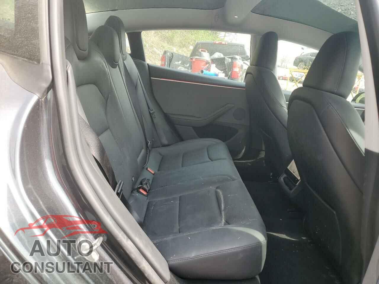 TESLA MODEL 3 2024 - 5YJ3E1EA5RF771297