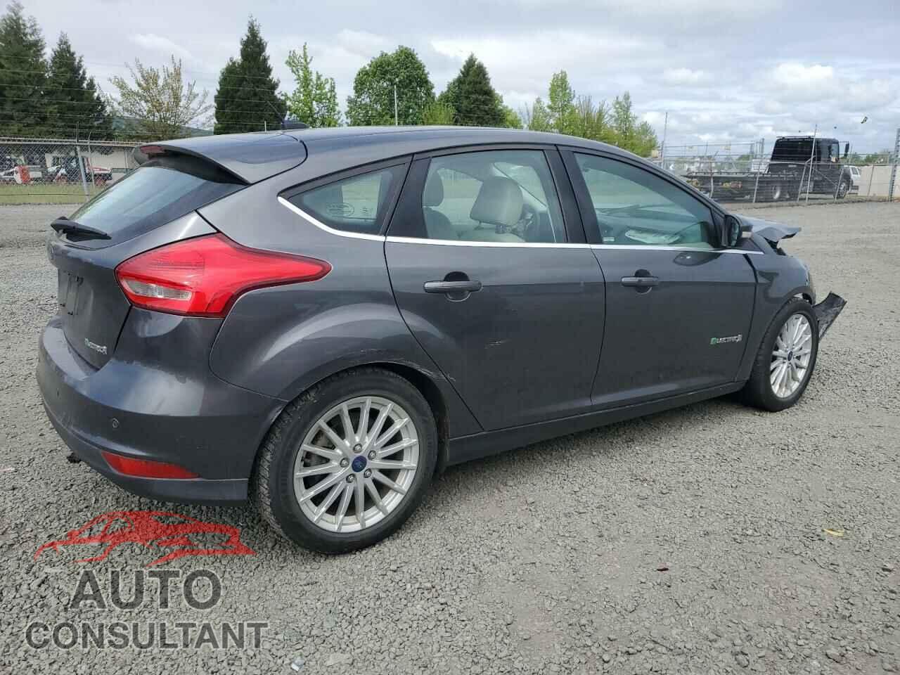 FORD FOCUS 2018 - 1FADP3R46JL217840